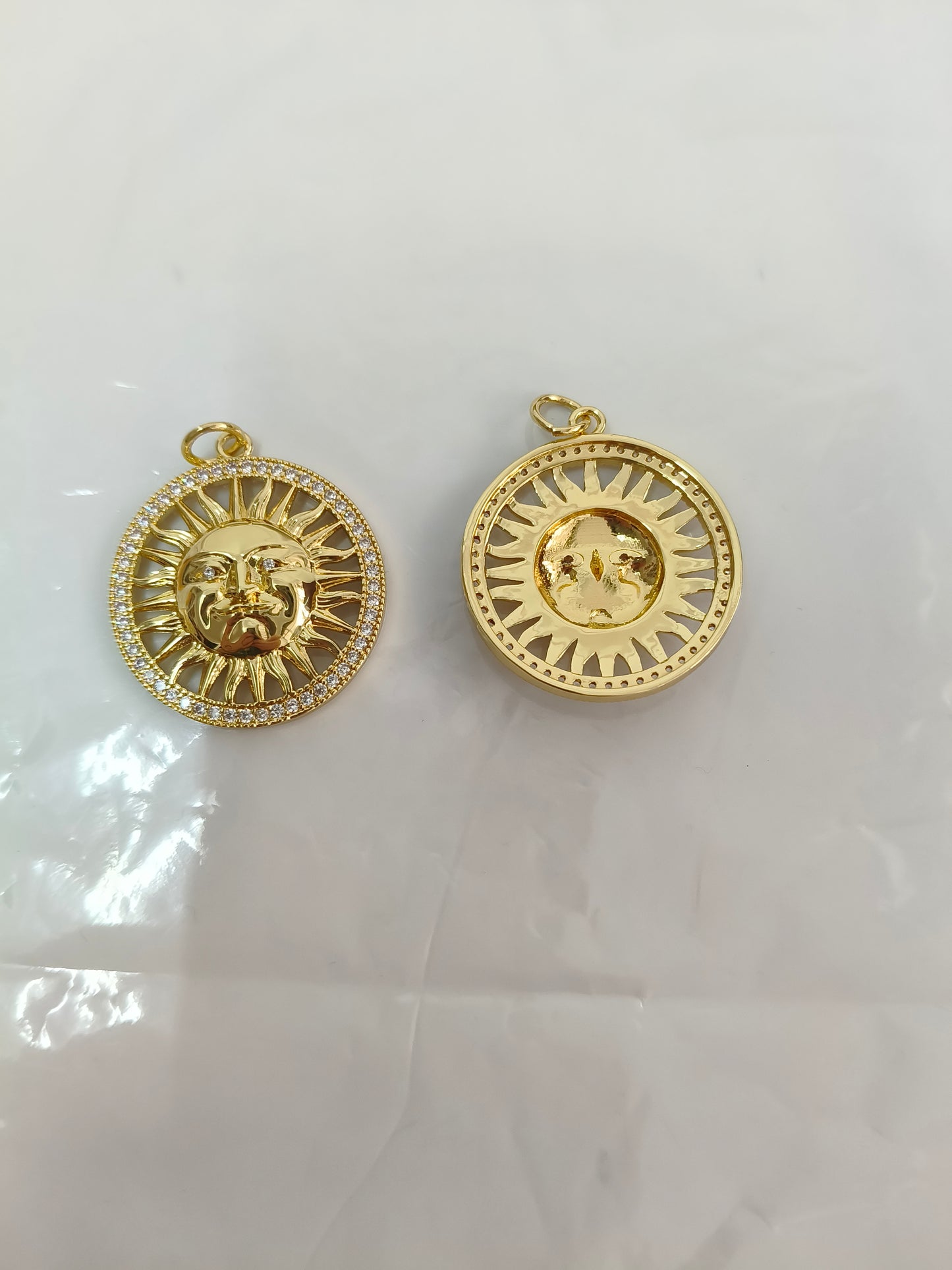 Retro mystical micro-set rhinestone sun god pendant | 3D face relief + openwork radiance | Full rhinestone outer ring design DIY necklace/bracelet accessory