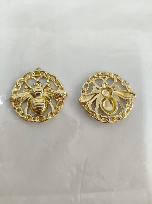 French Retro Heavy-Duty Hollowed-Out 3D Bee Pendant | Chain Border + Vinylist Inner Circle | Relief Front/High-Gloss Back, Exquisite Double-Sided DIY Necklace/Bracelet Accessory