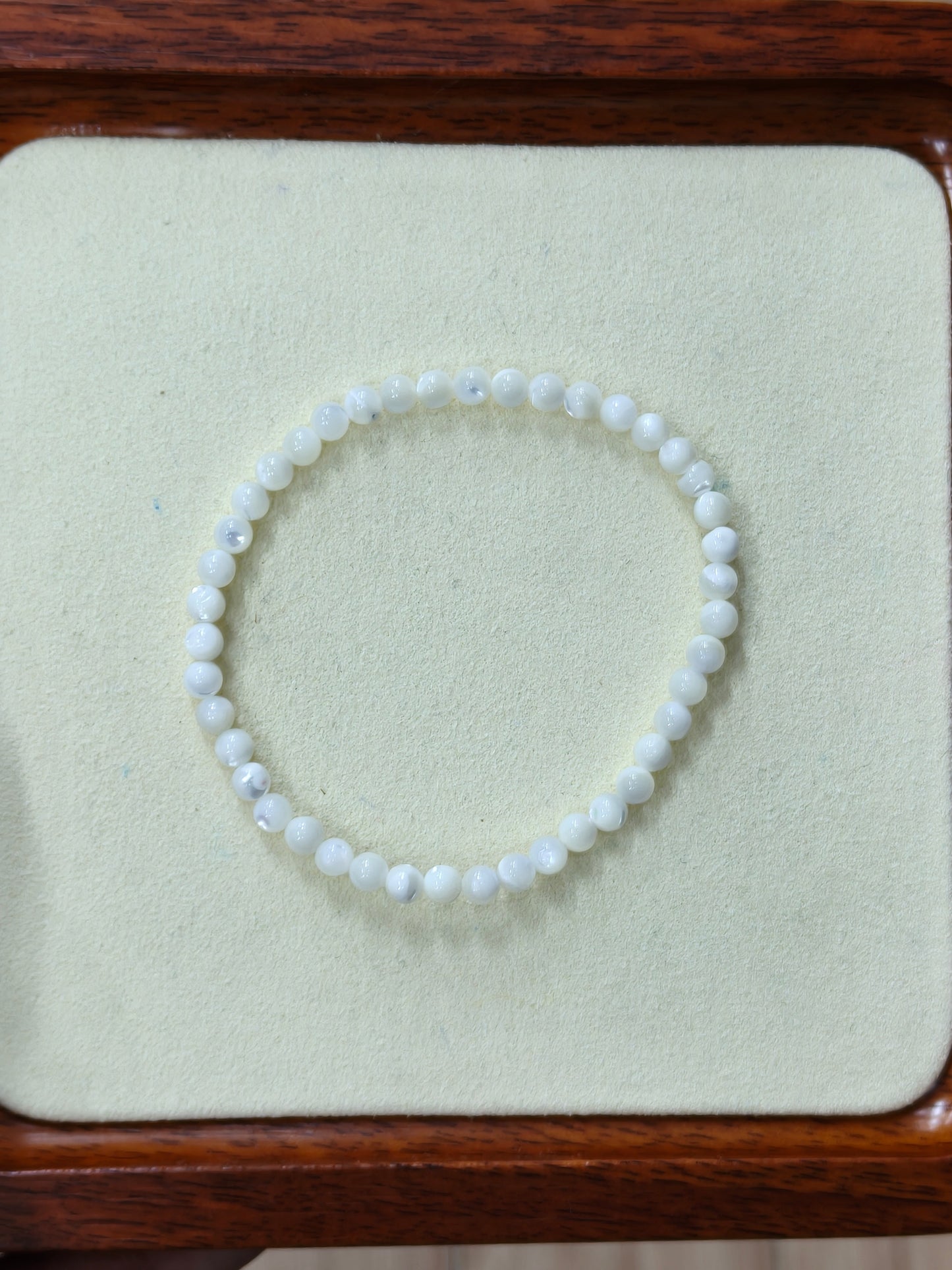 Shell Bracelet 4mm